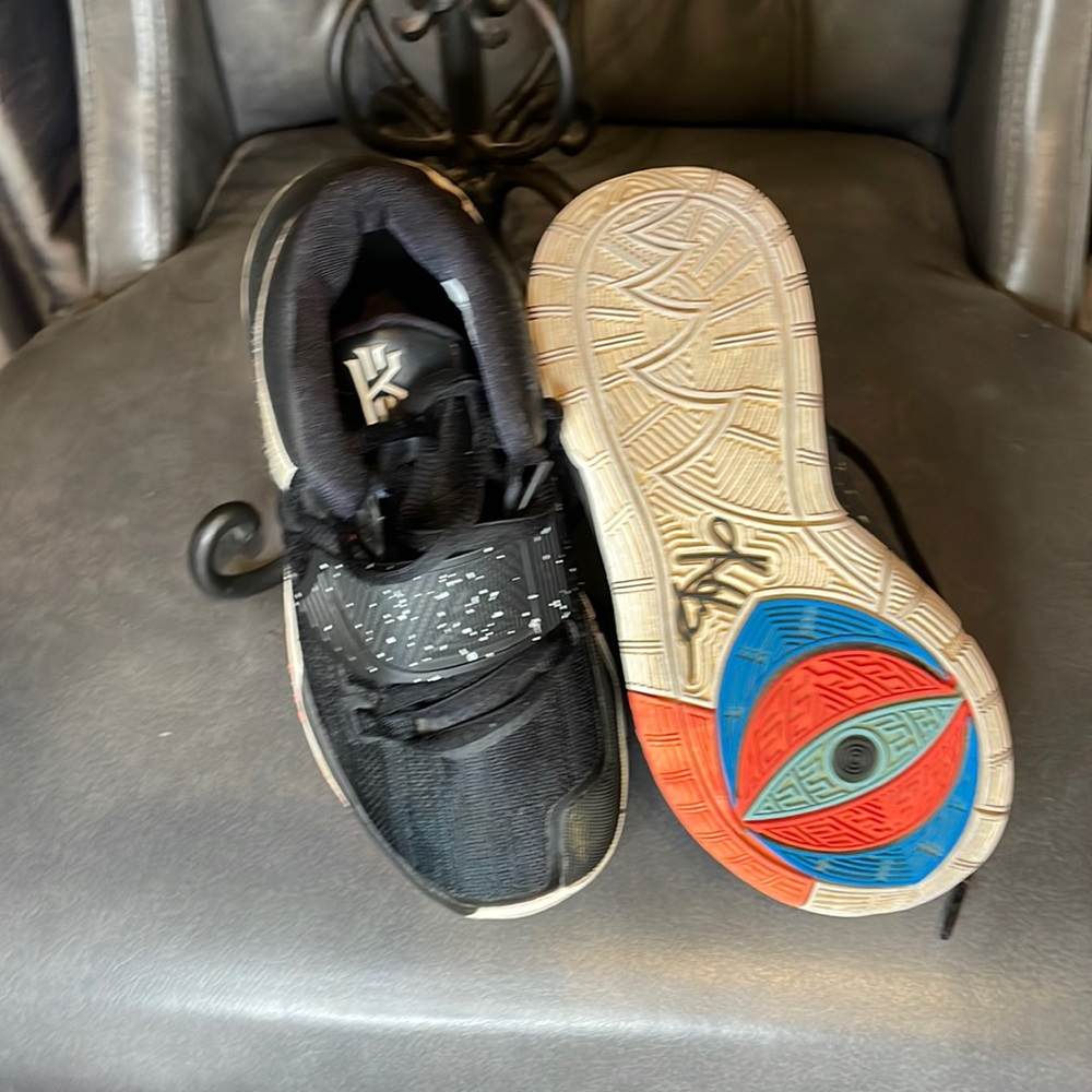 Kyrie Irving Kids sneaker